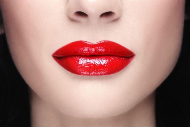 Cheia unui sarut perfect: buze perfect hidratate. Afla cum sa-ti ingrijesti buzele in anotimpul rece
