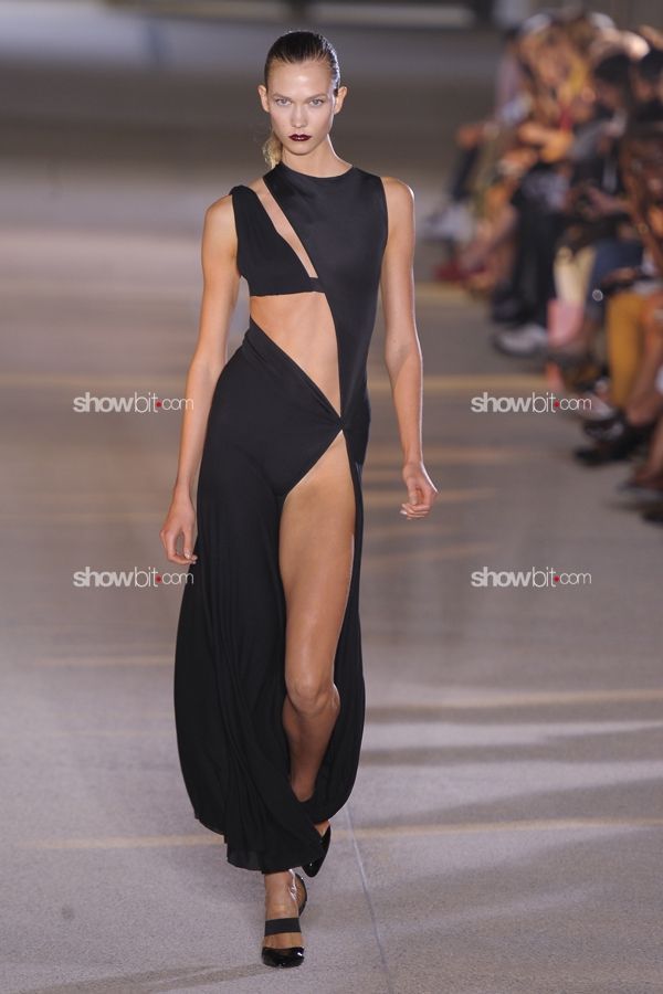 Nu are forme voluptoase, dar cu siguranta este sexy! Cum a pozat Gwyneth Paltrow la 39 de ani