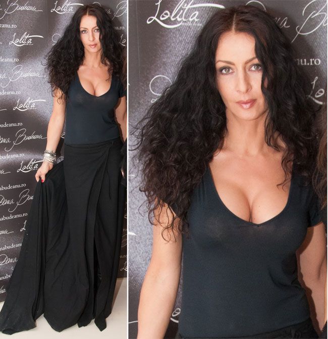 Mihaela Radulescu, silueta spectaculoasa si decolteu indraznet la o prezentare de moda