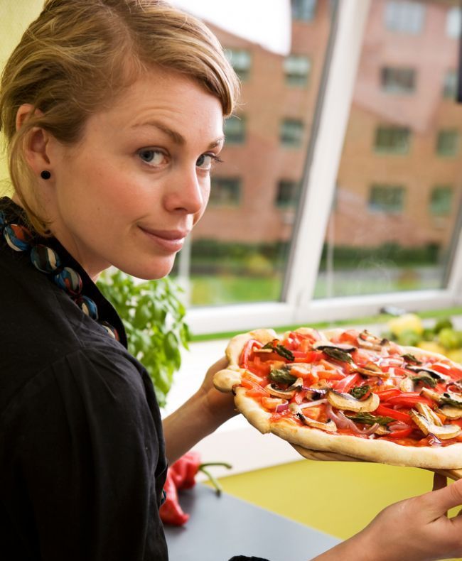 O britanica de 33 de ani mananca doar pizza de&hellip;31 de ani!
