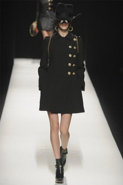 Moschino, o colectie sexy si plina de culoare pentru toamna-iarna 2012