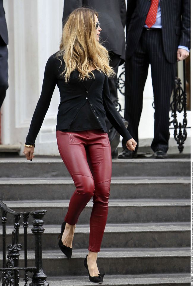 Nu degeaba i se spune The Body! Elle MacPherson, picioare spectaculoase la 48 de ani
