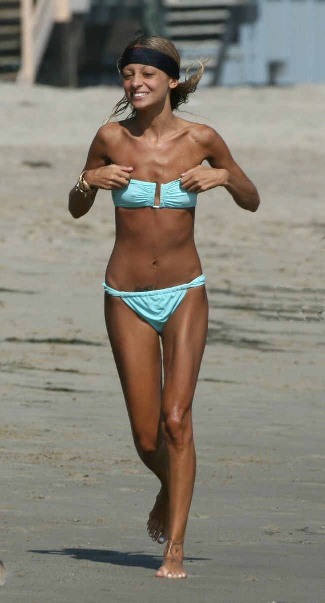 De la piele si os, la forme armonioase si sexy. Cum s-a transformat Nicole Richie din anorexica intr-o vedeta apetisanta