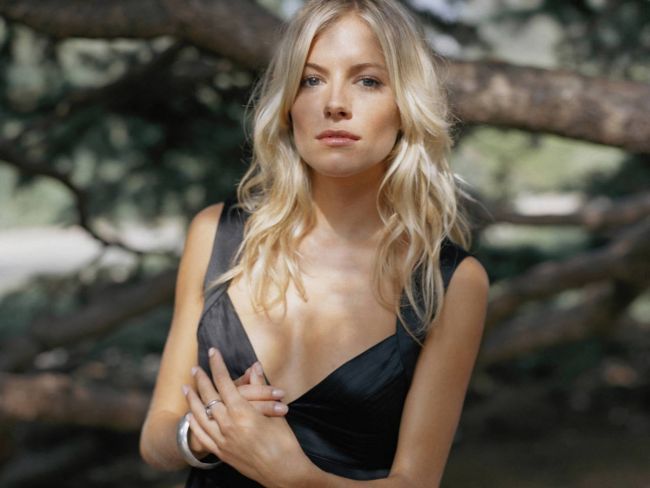 Aveam codite rasta si imi puneam ketchup in par. Vezi ce trucuri de infrumusetare ciudate folosea Sienna Miller