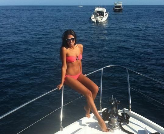 Antonia, corp demn de Charlie s Angels! Cantareata isi arata corpul perfect in costum de baie