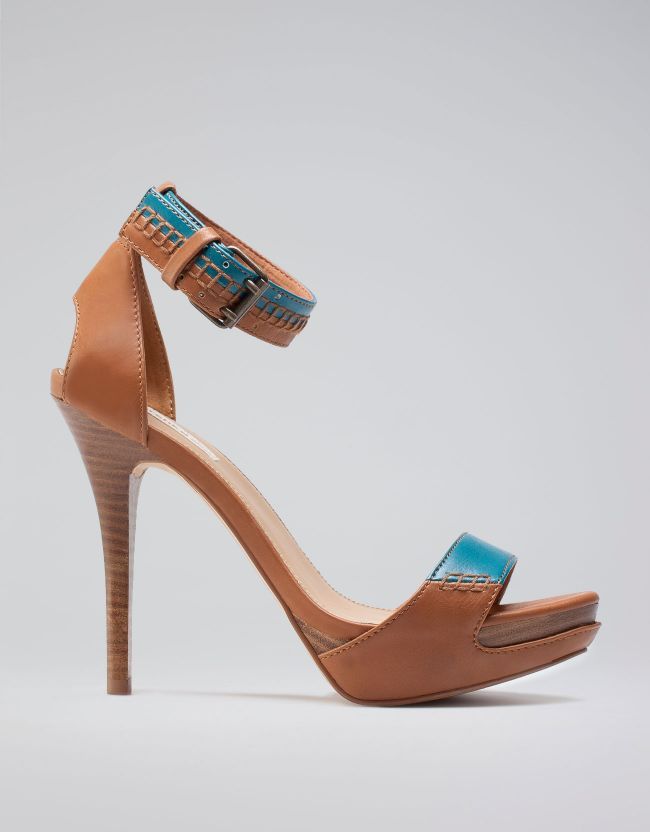 Outfit de vedeta: Nicole Richie iti recomanda rochiile galbene. Imbraca-te ca ea cu buget minim