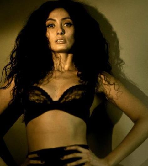 Banuita de anorexie, Claudia Pavel si-a pus poze in lenjerie intima pe Facebook. Are un corp perfect sau e prea slaba?
