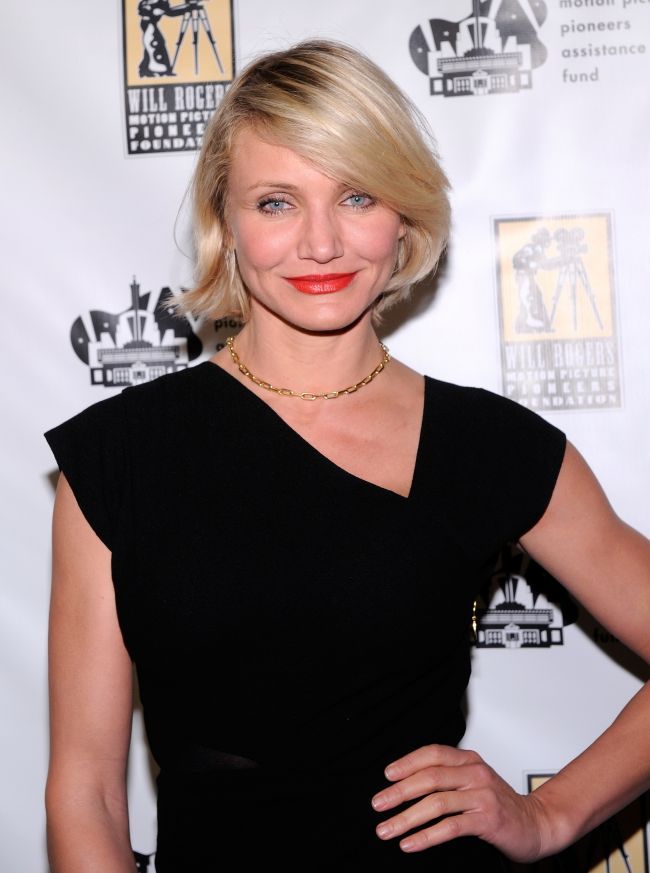 E superba, dar nu din postura aceasta! Unghiul din care Cameron Diaz nu ar fi vrut sa fie surprinsa