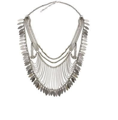 Iesi in evidenta prin accesorii! Alege colierele supradimensionate