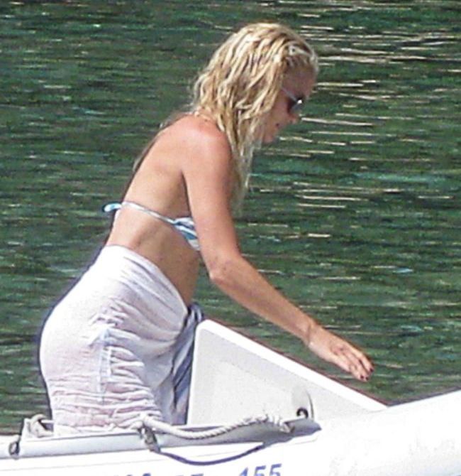 Kate Hudson si logodnicul Matt Bellamy, in vacanta cu familia in Grecia