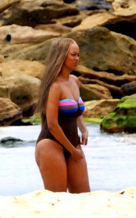 A fost una dintre cele mai frumoase fotomodele din lume, apoi s-a ingrasat si a devenit de nerecunoscut. Vezi cum arata astazi Tyra Banks in bikini