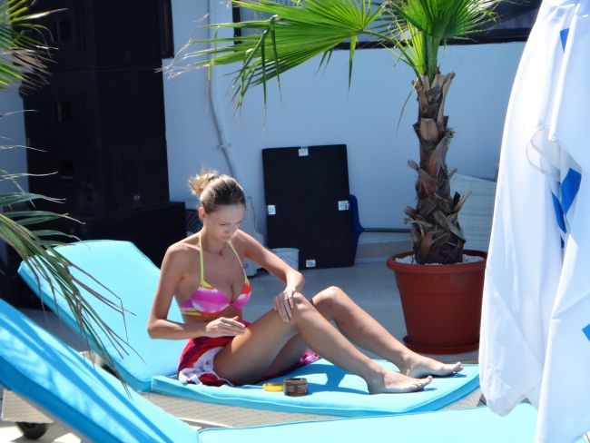 Madalina Draghici are un corp ideal: este supla, dar are un bust generos FOTO