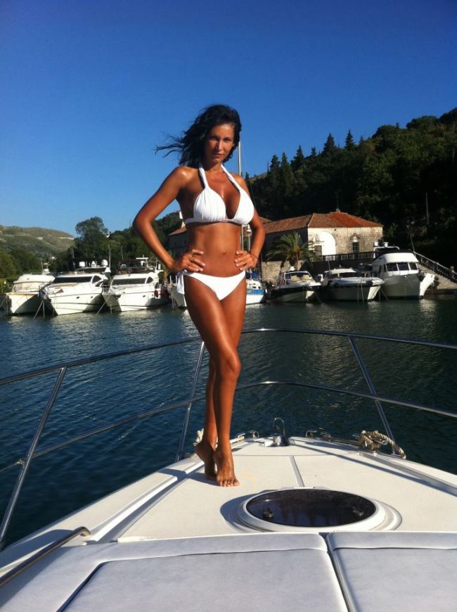 Nicoleta Luciu, de la 100 de kilograme, la o silueta de invidiat. Vezi cat de mult s-a &nbsp;transformat dupa sarcina cu tripleti&nbsp;