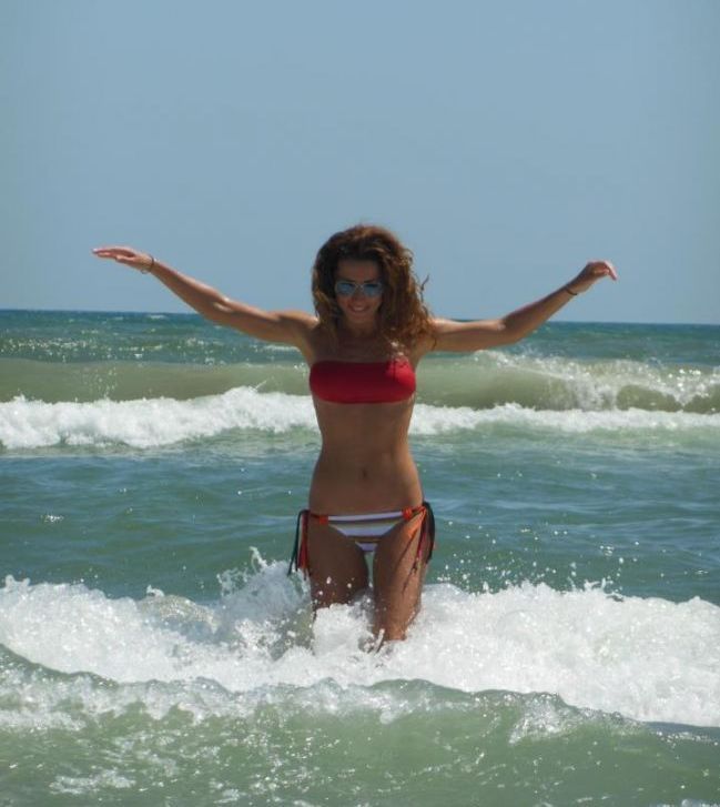 Carmen Bruma, perfecta in costum de baie. De ce i-au dat fanii mii de like-uri pe Facebook