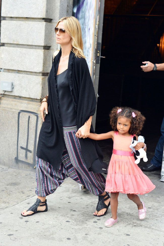 Heidi Klum, baggy chic intr-o pereche de salvari. Iti place look-ul ei?