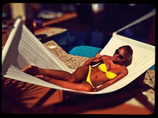 Cele mai sexy poze cu Andreea Ibacka din vara aceasta. Vezi cat de apetisanta e vedeta in costum de baie