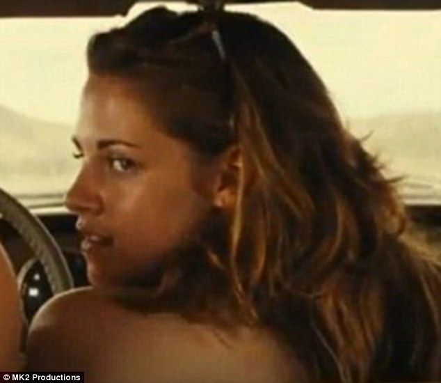Nu vrea sa mai iasa din casa de rusine. Vezi ce a ajuns sa faca Kristen Stewart in urma scandalului infidelitatii
