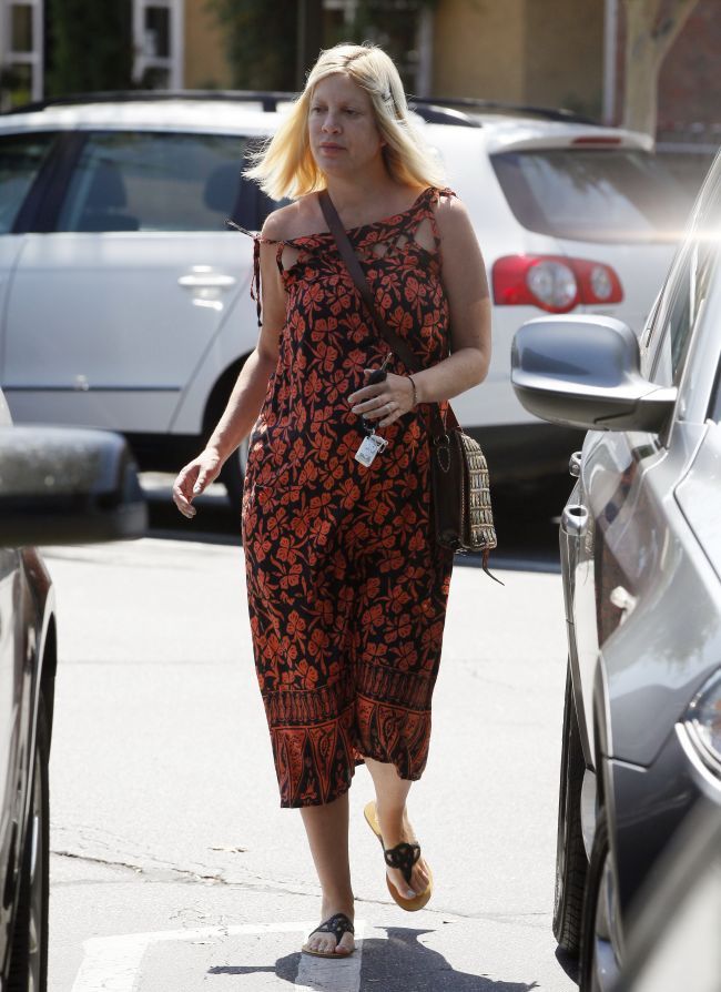 In urma cu 15 ani era invidiata pentru look-ul sau, dar acum si-a pierdut stralucirea. Cum arata Donna din Beverly Hills nemachiata si nearanjata&nbsp;