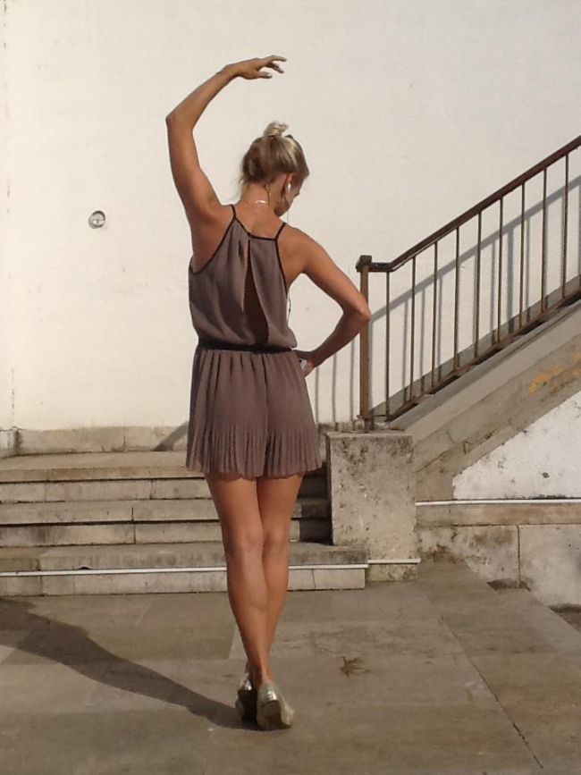 Street Style de vara cu Jojo. Vezi cat de sexy se imbraca vedeta in timpul liber