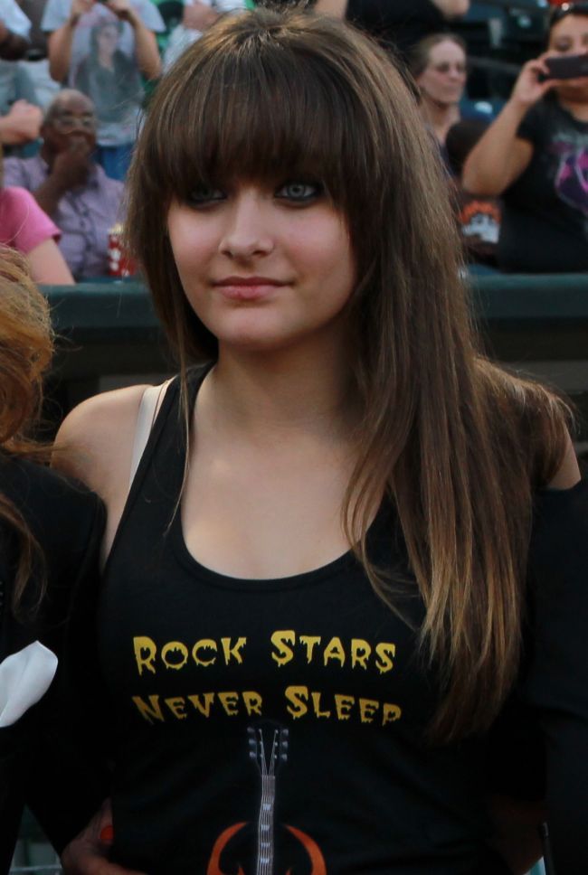 Drama unei adolescente celebre. Ce mesaj emotionant a postat Paris Jackson in ziua in care tatal ei ar fi implinit 54 de ani