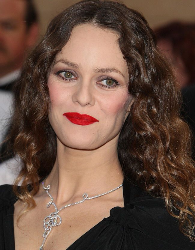 Exista viata dupa Johnny Depp. Vezi cu ce barbat l-a inlocuit Vanessa Paradis pe cel mai sexy actor din lume
