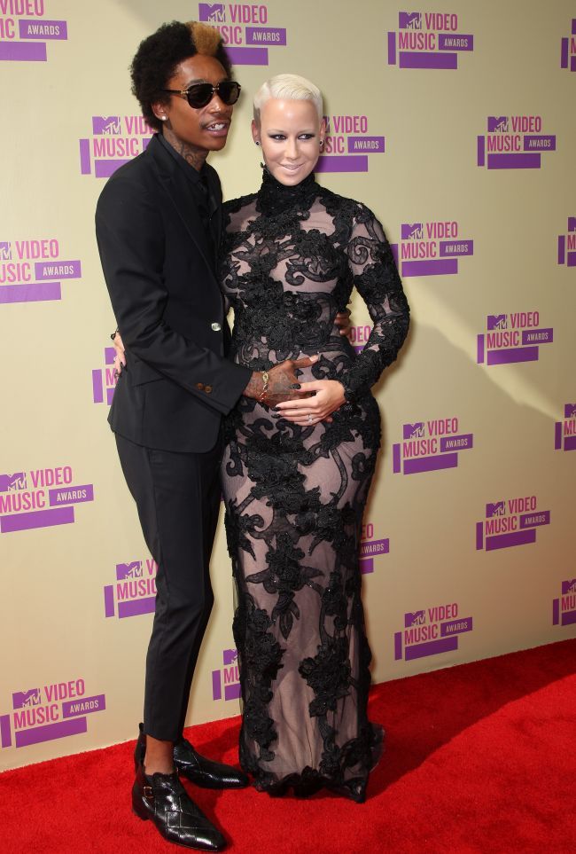 Au in comun formele voluptoase si o relatie cu Kanye West.&nbsp;Vezi de ce Kim Kardashian va fi invidioasa cand va vedea aceste poze cu Amber Rose&nbsp;