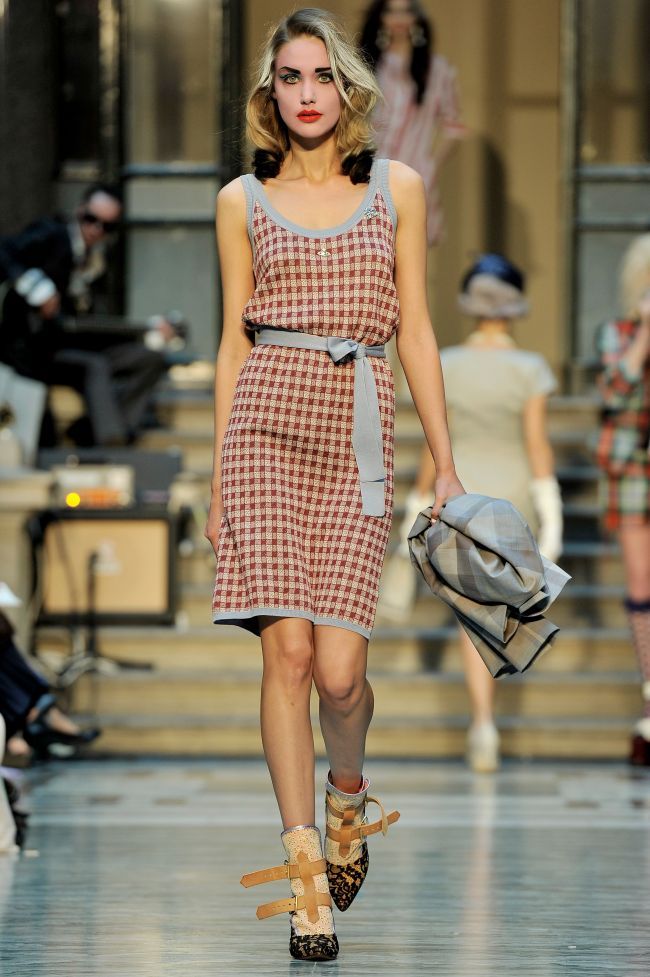 London Fashion Week: Vivienne Westood a socat cu un spectacol rebel si o colectie extravaganta