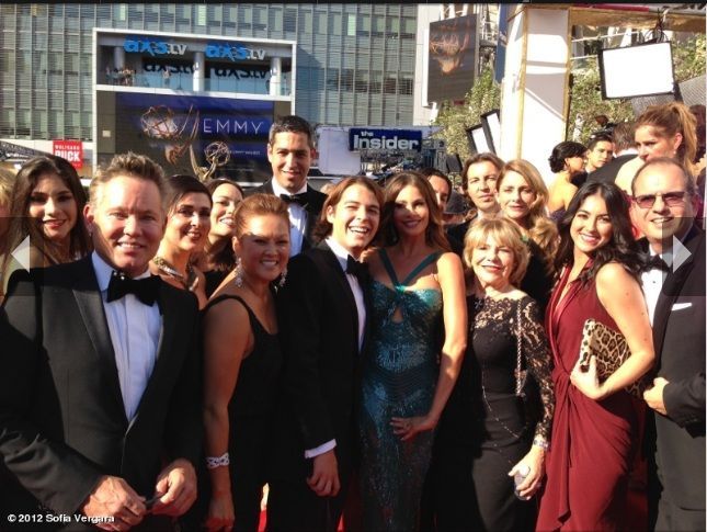 Sofia Vergara a ramas cu posteriorul dezvelit la Premiile Emmy. Vezi imaginile sexy, dar amuzante cu vedeta