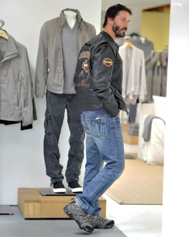 A fost candva cel mai sexy barbat din lume, dar acum e departe de imaginea care l-a consacrat. Vezi cum arata Keanu Reeves