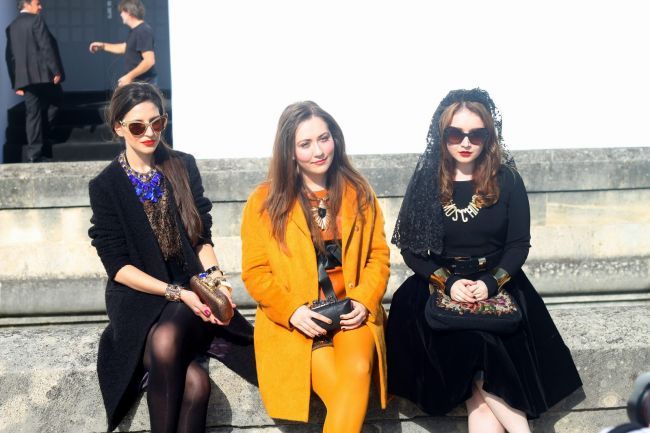 Ce au purtat fashionistele din Romania la Paris Fashion Week