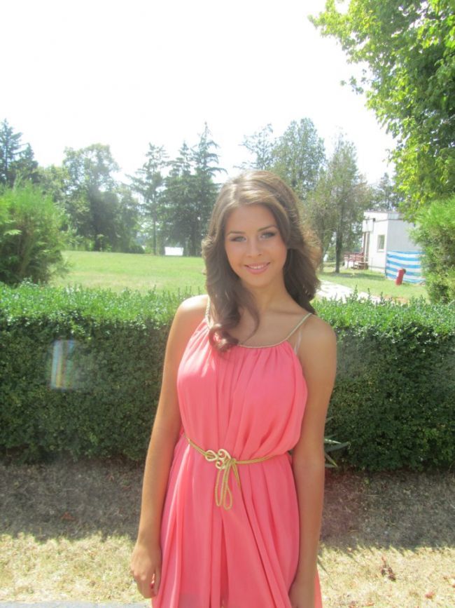 La 16 ani i-a cucerit pe toti antrenorii de la Vocea Romaniei! Andreea Olariu: Am simtit greutatile vietii de copil, vreau ca sacrificiul parintilor mei sa nu fie in zadar! EXCLUSIV