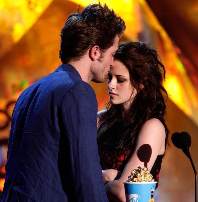 Dovada suprema ca Robert Pattinson si Kristen Stewart sunt din nou impreuna! Vezi cum au fost surprinsi cei doi