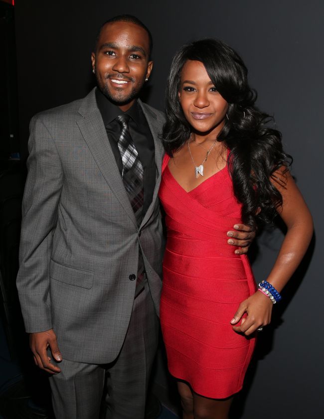 Bobbi Kristina, fiica lui Whitney Houston, inca distrusa la 8 luni de la moartea mamei ei. Mesajul emotionant pe care i l-ar transmite cantaretei