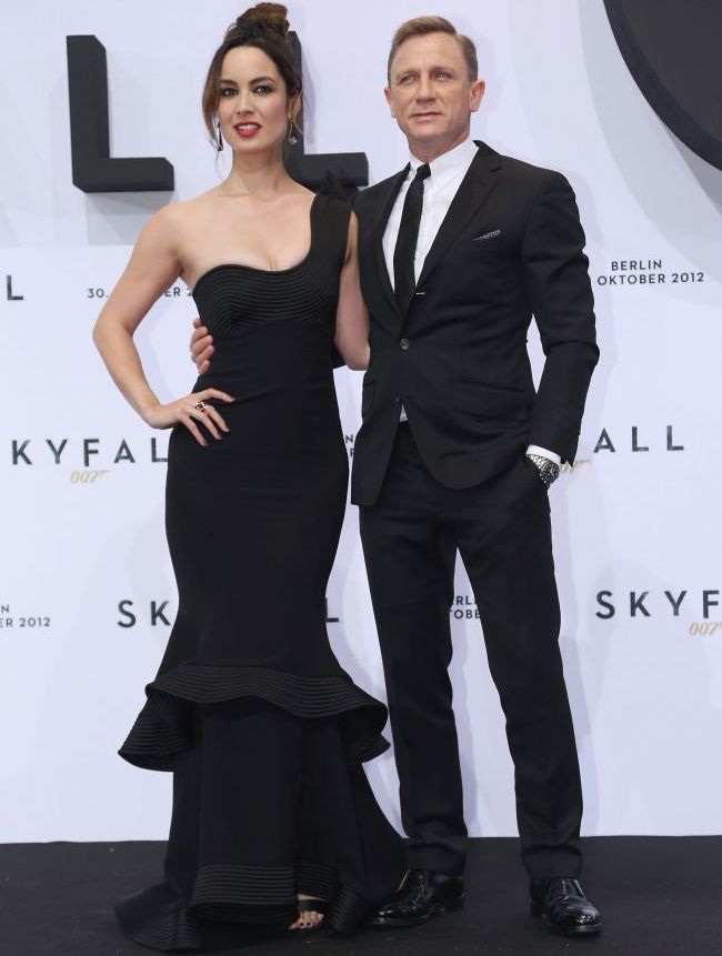 Berenice Marlohe, fata Bond, si-a pus in evidenta silueta de clepsidra intr-o rochie fabuloasa