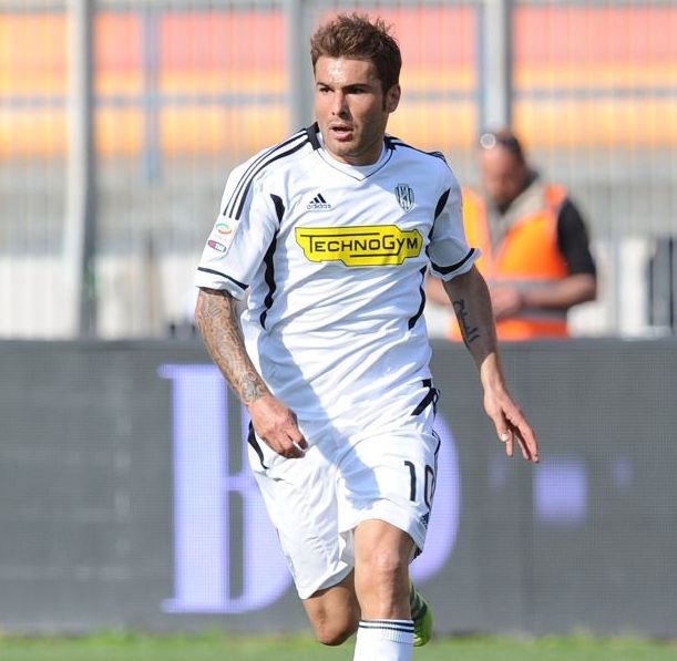 Adrian Mutu este un tata fericit. Uite cat de mari si de frumoase sunt fetitele sale