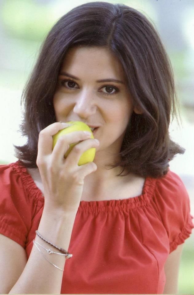 Amalia Enache nu mai vrea sa revina la culoarea naturala: Nu regret ca m-am vopsit satena anul trecut, dar odata ce ai fost blonda, blonda ramai! &nbsp;