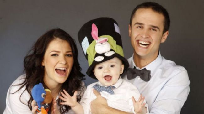 Serban de la Animal X se mandreste cu o familie deosebita. Primele fotografii cu Teodor si Roxana, cele mai importante persoane din viata lui