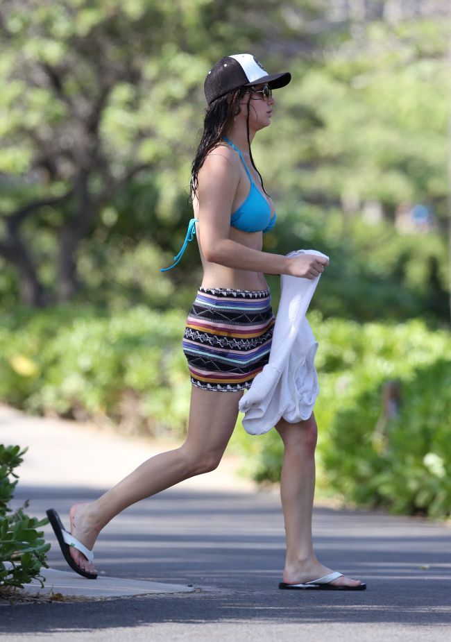 Are rolul principal in Jocurile foamei , dar corpul ei e din alt film. Vezi ce forme voluptoase are Jennifer Lawrence in bikini
