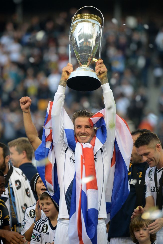 La fel de indragostiti ca in prima zi. David o imbratiseaza si o saruta pe Victoria dupa o victorie a echipei LA Galaxy