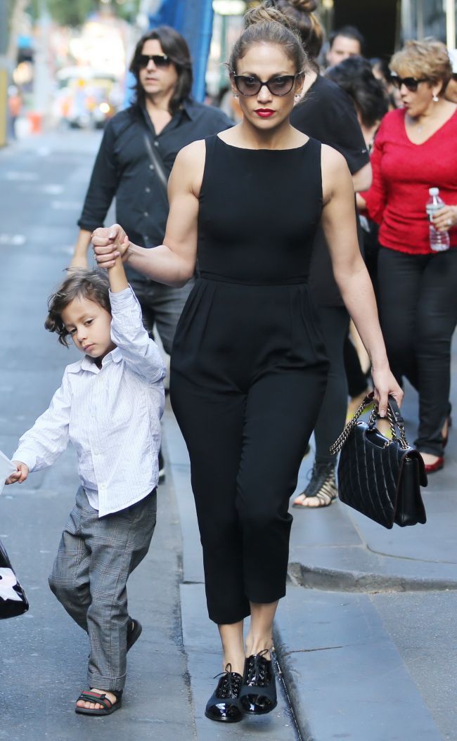 Este cea mai sexy femeie din lume, dar...nu intotdeauna. Cum a fost suprinsa Jennifer Lopez de paparazzi