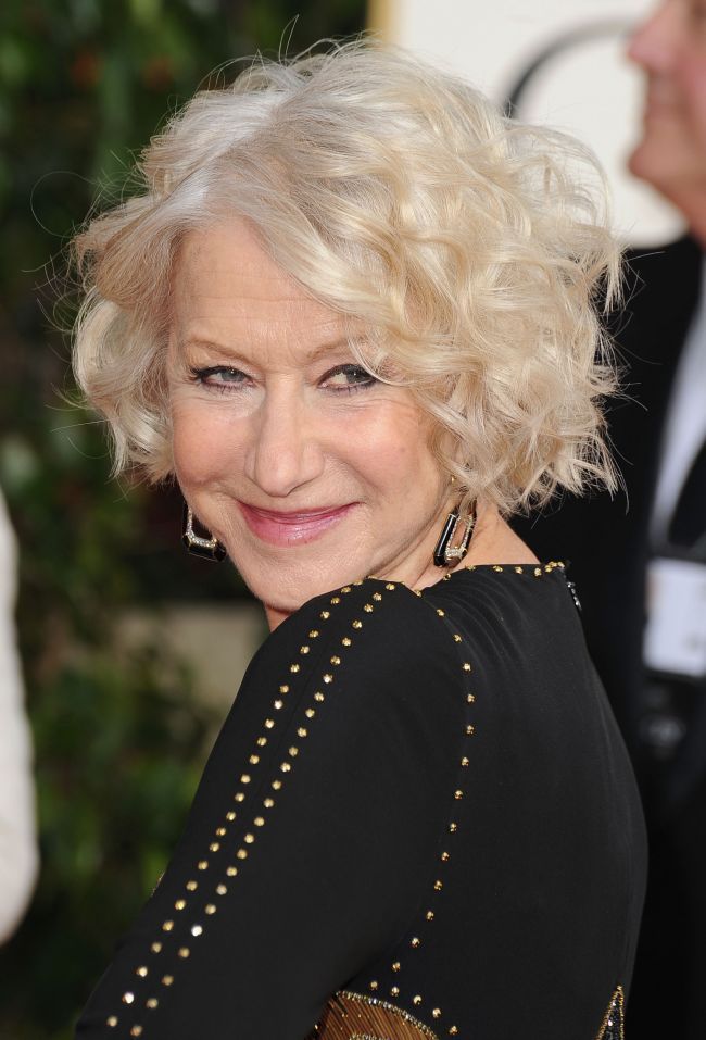 Helen Mirren, aparitie fabuloasa pe covorul rosu al Globurilor de Aur. Actrita de 67 de ani a uimit cu o silueta impecabila