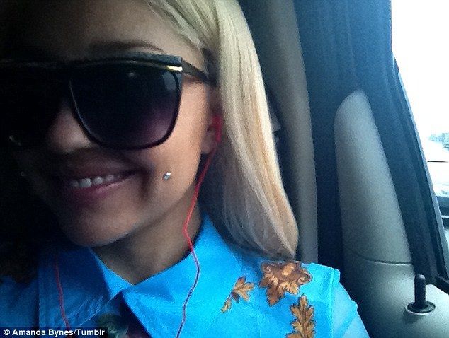 O ia Amanda Bynes pe urmele lui Lindsay Lohan? Actrita a postat o imagine cu noul ei piercing, situat intr-un loc mai mult decat ciudat