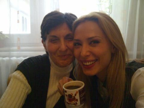 Frumoasa Iulia Vantur se lauda cu mama ei pe retelele de socializare. Cum arata cea care i-a dat viata prezentatoarei