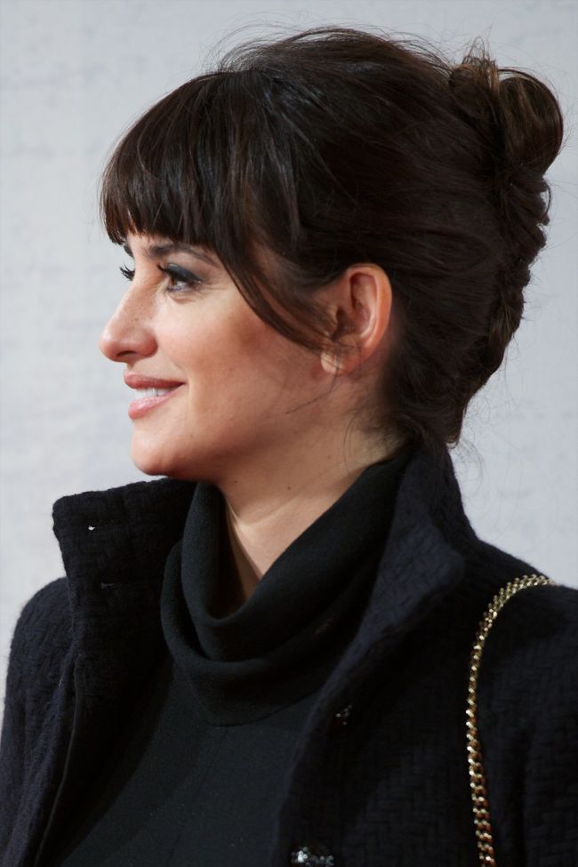 Penelope Cruz, aparitie bizara la premiera unui film: cu patru ace in cartilajul urechii stangi. De ce a apelat actrita la acest tip de terapie