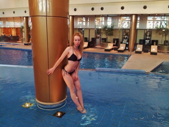 Pe coperta Playboy arata impecabil, dar in realitate e la fel de frumoasa? Cum arata cu adevarat Xonia in costum de baie