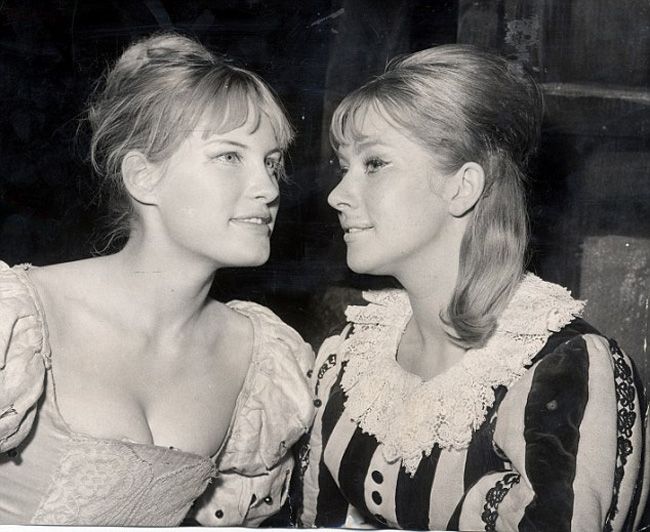 Eram o fata grasuta si cu acnee...si m-am imbatat pe platoul de filmare la primul film . Helen Mirren face dezvaluiri surprinzatoare despre inceputul carierei ei