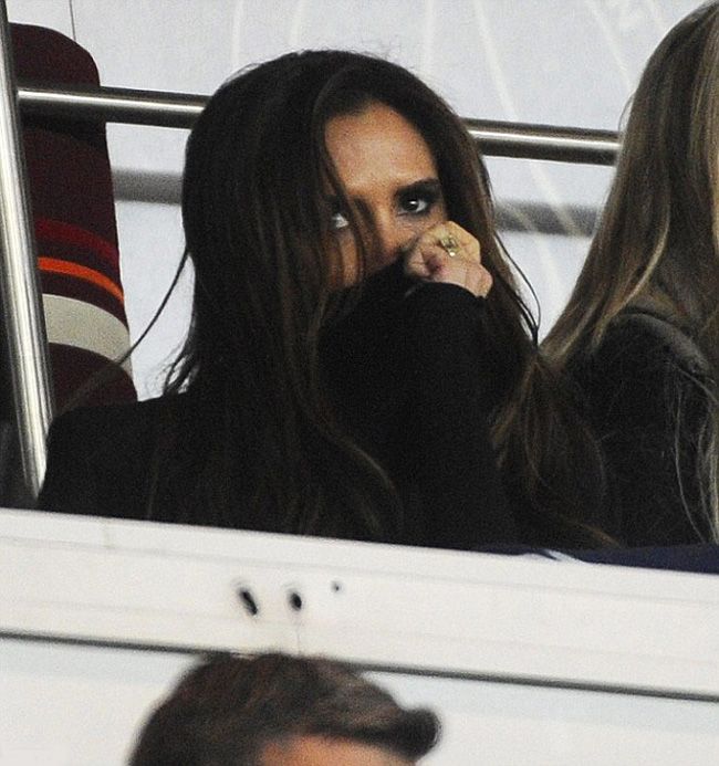 Victoria Beckham, surprinsa intr-o ipostaza neobisnuita: rugandu-se. De ce a ajuns designerul sa faca acest gest in public