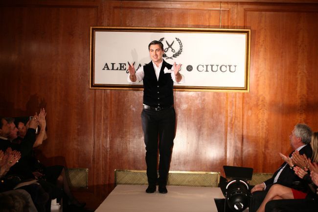 Cum ar trebui sa se imbrace o femeie la birou. Sfaturi de la designerul Alexandru Ciucu, care lanseaza prima sa colectie feminina