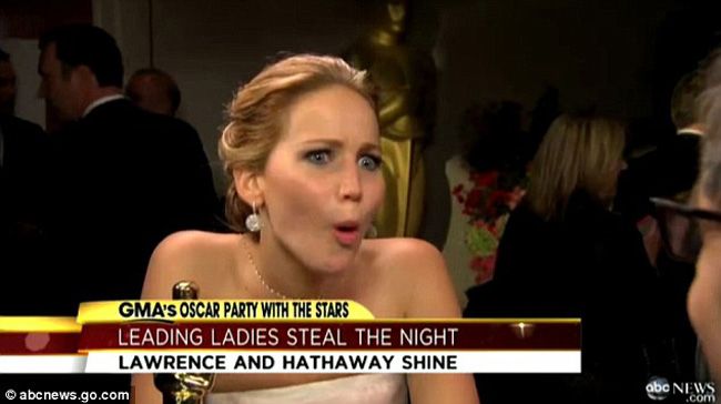 Ii despart peste 50 de ani, dar asta nu il impiedica sa flirteze cu ea: cum a abordat-o Jack Nicholson pe Jennifer Lawrence dupa Oscaruri VIDEO