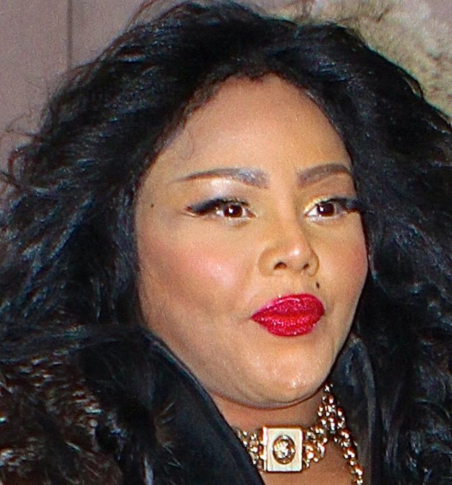 Lil Kim arata infricosator! Cum a fost surprinsa vedeta dependenta de operatii estetice